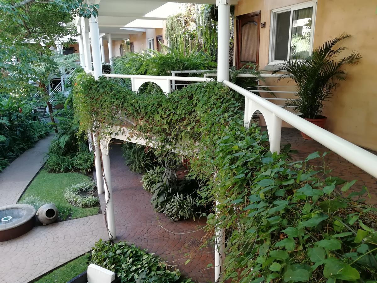 Hotel Ciudad Vieja Guatemala City Bagian luar foto