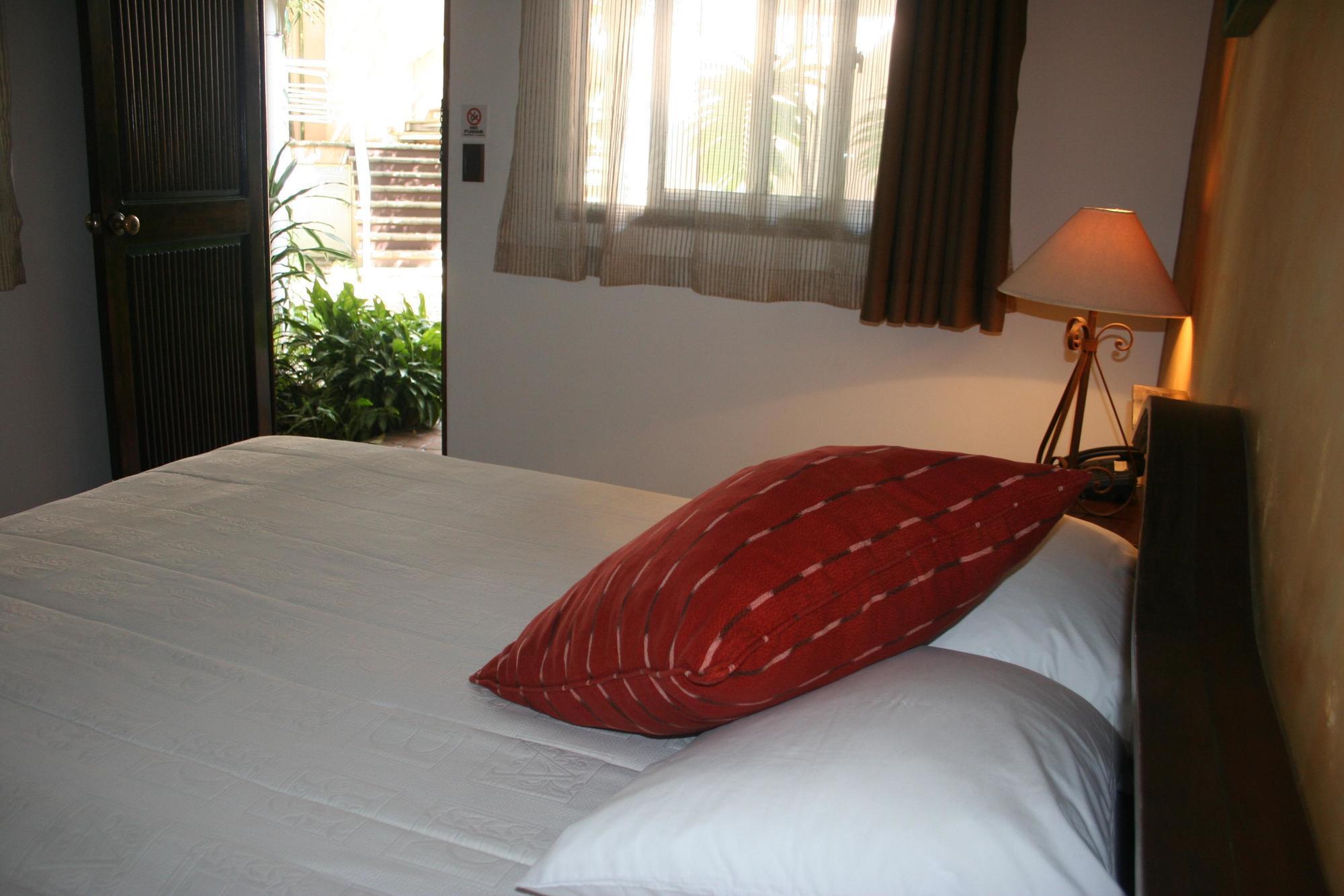Hotel Ciudad Vieja Guatemala City Bagian luar foto