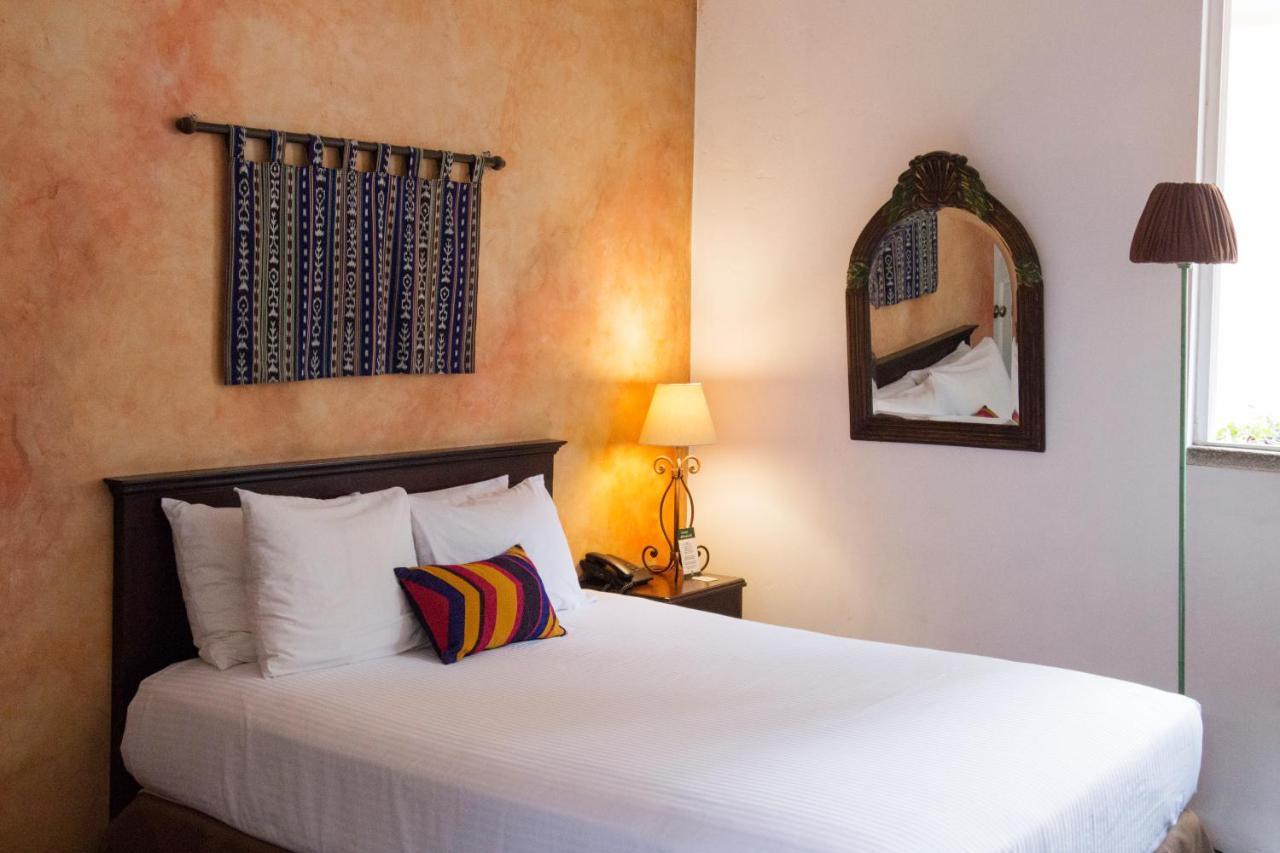 Hotel Ciudad Vieja Guatemala City Bagian luar foto