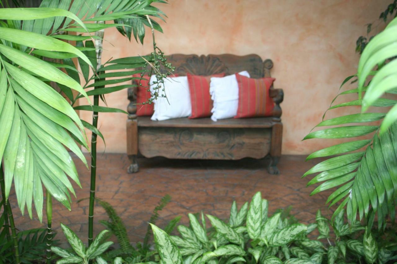 Hotel Ciudad Vieja Guatemala City Bagian luar foto